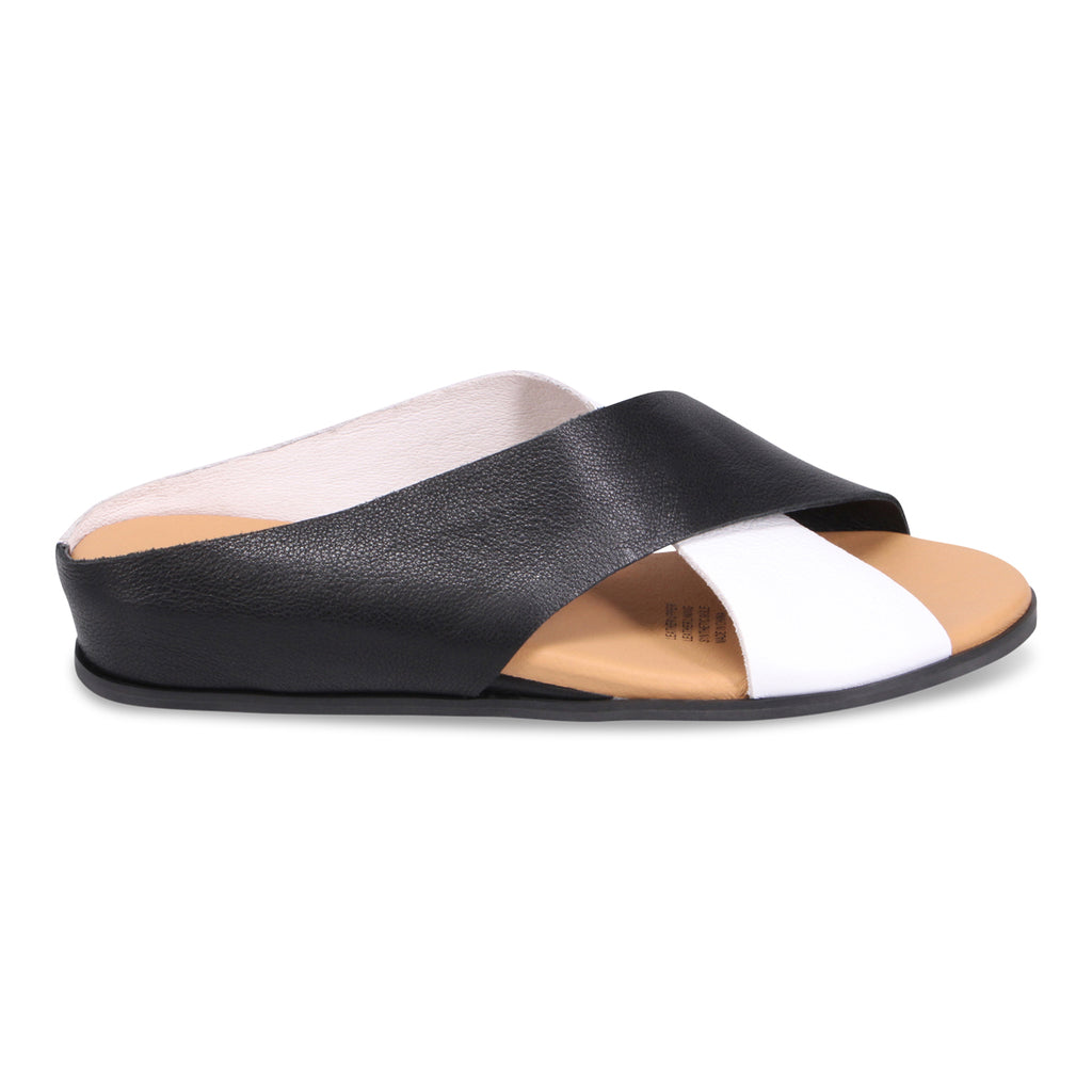 Django & Juliette Harli Slide Sandal - Black White