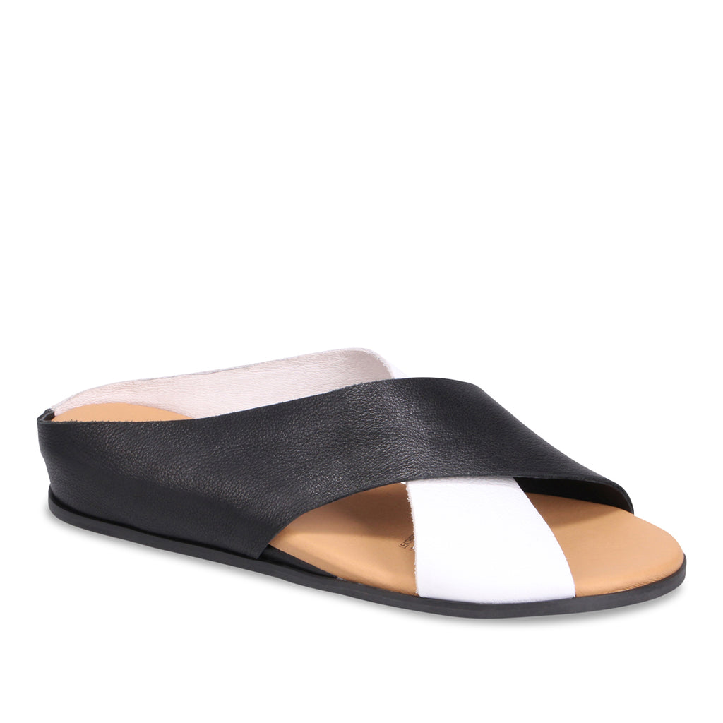 Django & Juliette Harli Slide Sandal - Black White